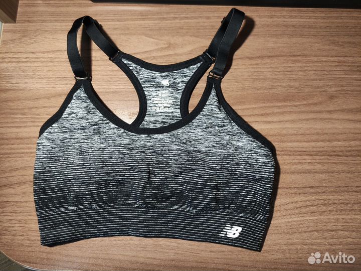Спортивный топ new balance