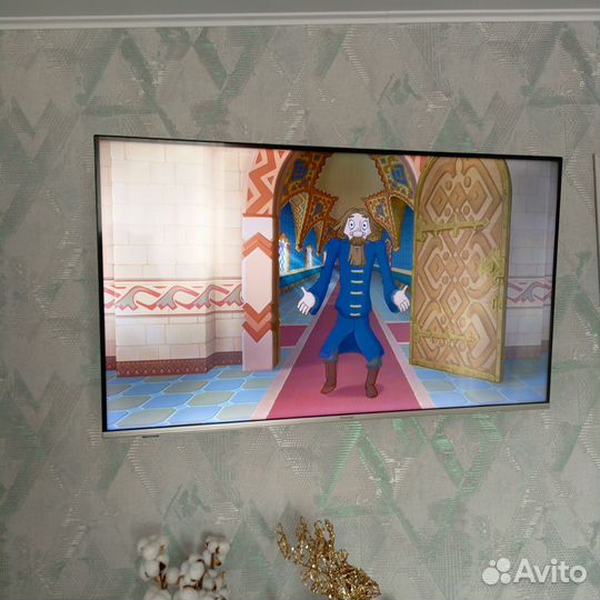 Телевизор Hisense диагональю 42.5