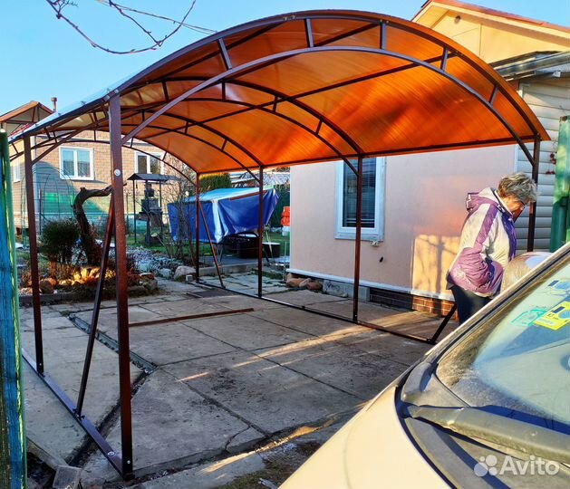 Нaвeс прaктичный из поликарбоната шиpиной 3.60м