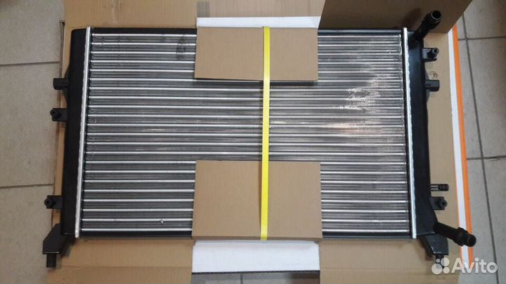 Радиатор дополнительный VAG 1.2 / 1.4 TSI