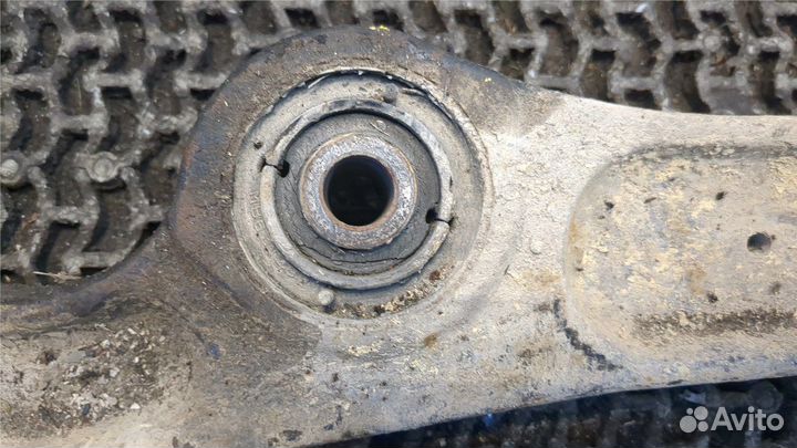 Рычаг подвески Mitsubishi Pajero, 1992