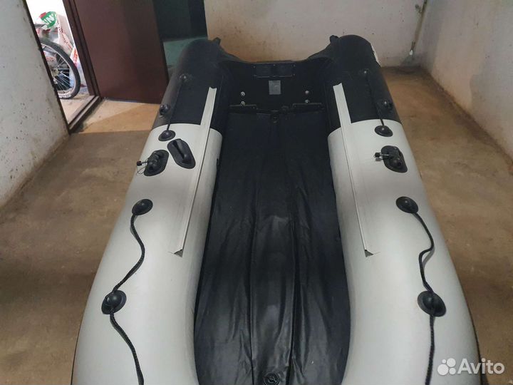 Лодка с мотором