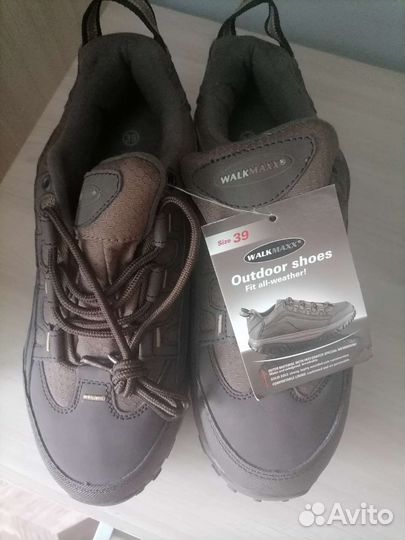 Кроссовки новые