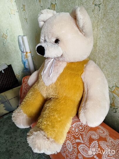 Большой плюшевый мишка