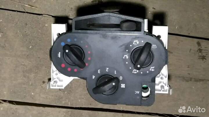 Модуль управления печкой Renault Sandero