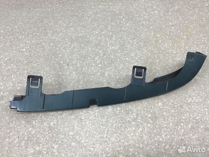 Накладка под фару правую VAZ 21110