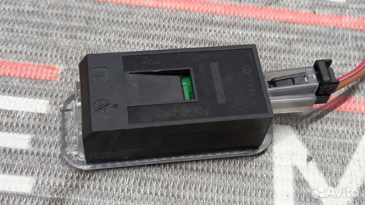 Плафон освещения Audi Q5 8R cdnc 2009