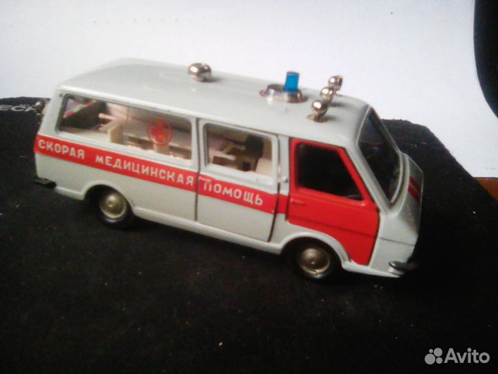 Модель раф-М 22031 (скорая помощь)