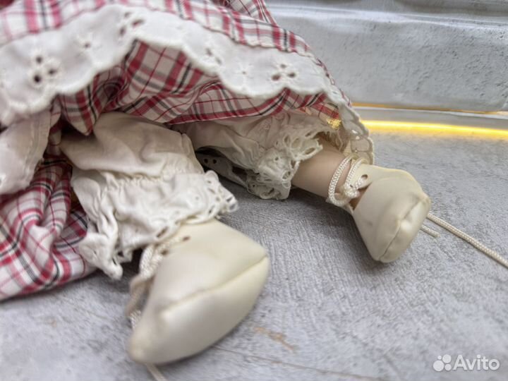 И.12366 Кукла фарфоровая 30см