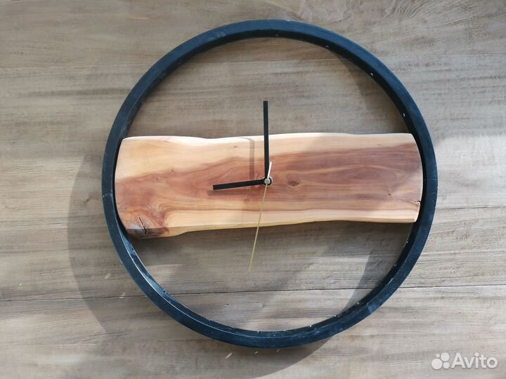 Часы настенные деревянные