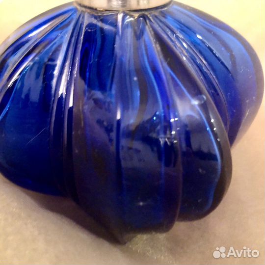 Старинный флакон для духов с распылителем