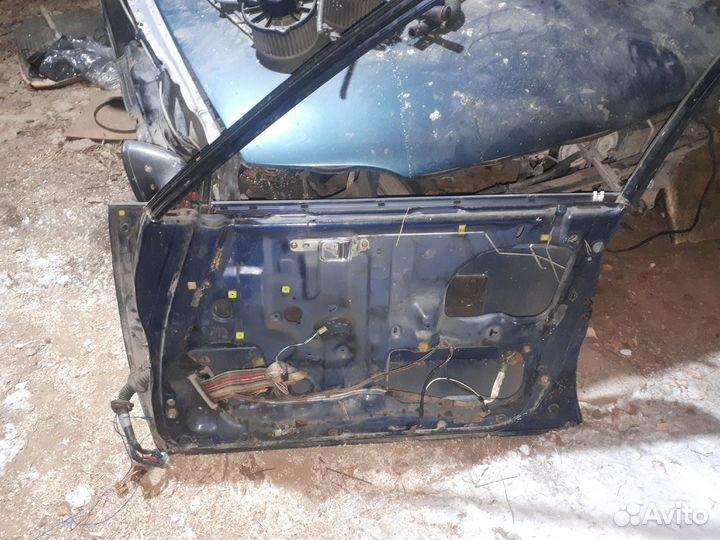 Дверь передняя правая Toyota Crown 130