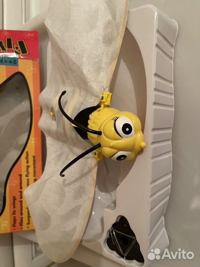 Пчела летающая