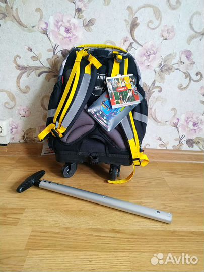 Рюкзак для мальчика на колесиках