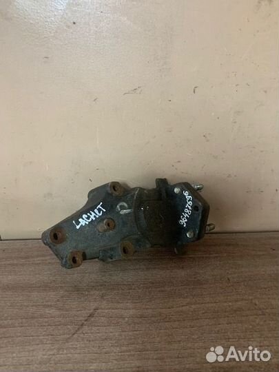 Кронштейн двигателя правый Lacetti