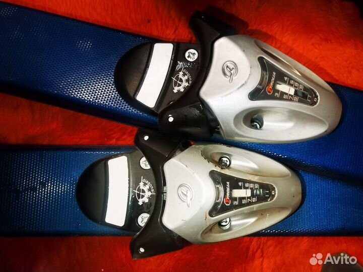 Горные лыжи и ботинки