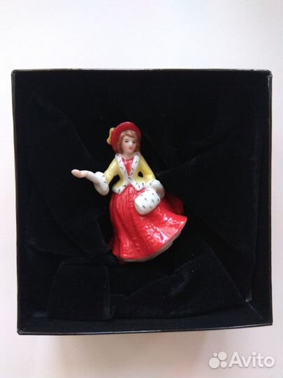 Статуэтка фарфор