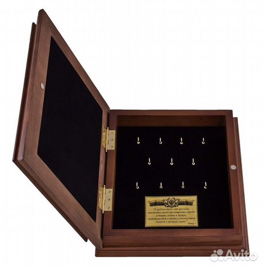 Ключница. Петр I. Дерево. Эмаль