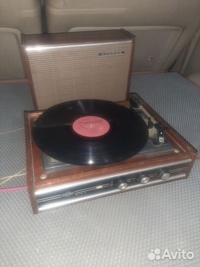 Виниловый проигрыватель