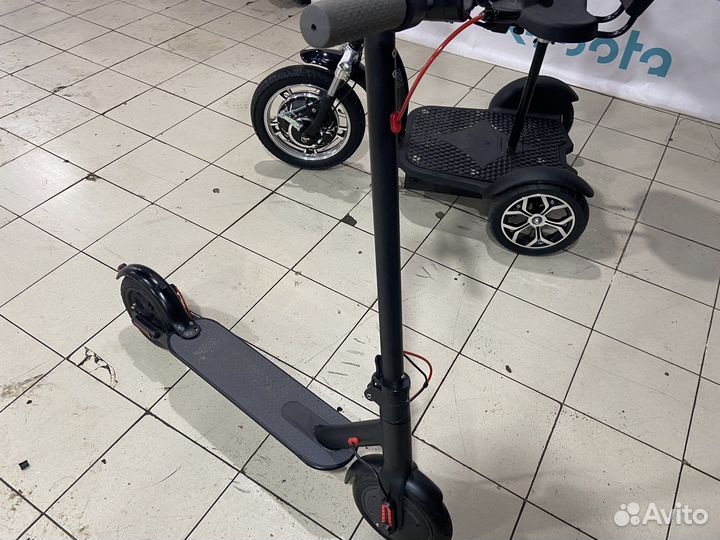 Электросамокат (черый) CS-527 M