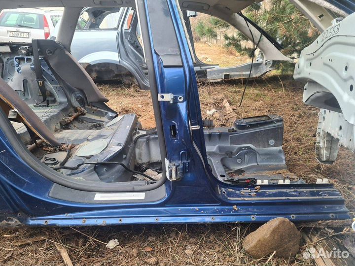 Стойка кузова центральная правая Audi A4 B7 2008