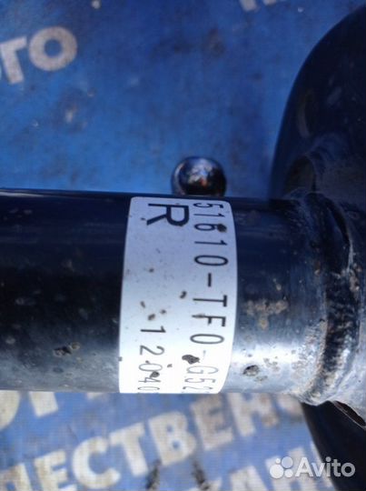 Передняя правая стойка амортизатора Honda Fit