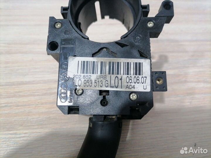 Переключатель поворотов подрулевой Skoda Octavia