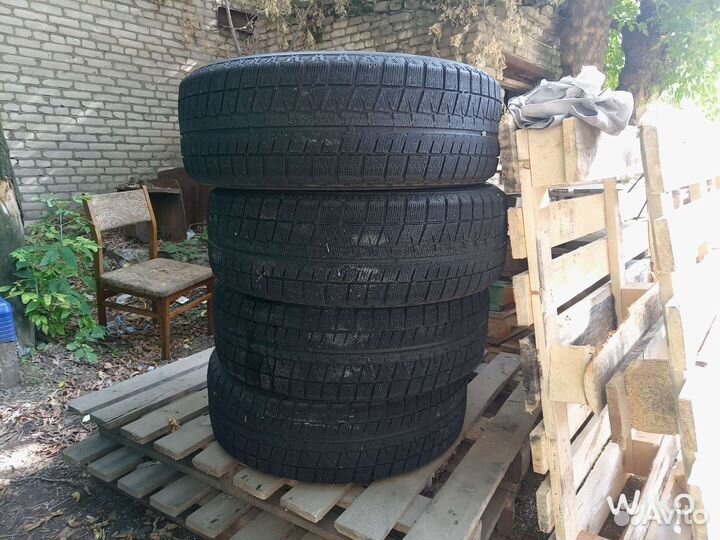 Bridgestone Blizzak Revo GZ 22/60 R17