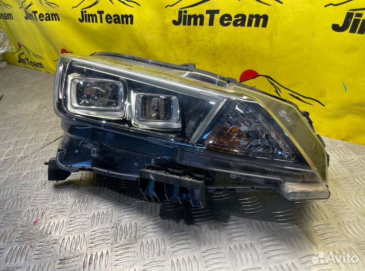 Фара в сборе правая Nissan Leaf ZE1 2017