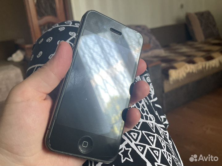 Телефон iPhone 4s