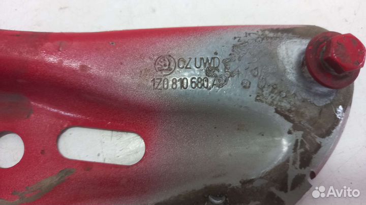 Кронштейн крыла правый Skoda Octavia A5