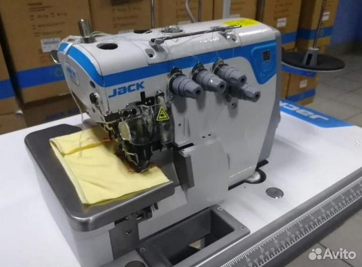 Оверлок 4х ниточный со столом Jack E4