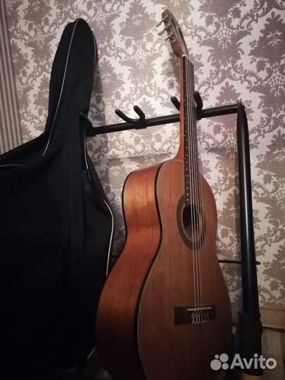 Акустическая гитара