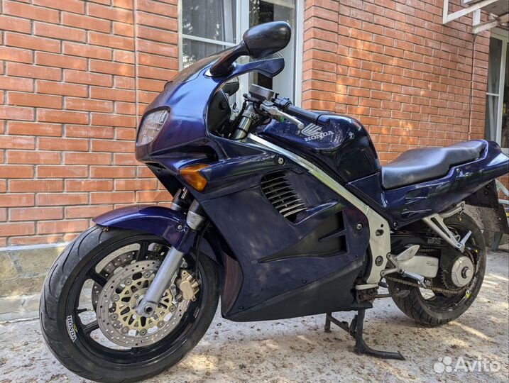 Honda vfr 750f