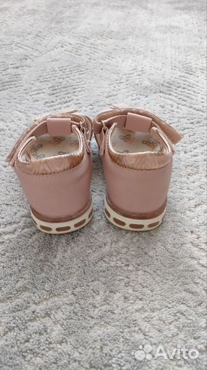 Сандалии для девочки 22, 23 размера