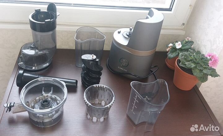 Шнековая соковыжималка garlyn J-700 Pro