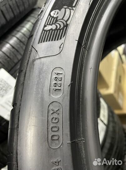 Michelin Pilot Sport 4 S 245/40 R20 и 275/35 R20 102Y