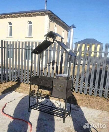 Мангал с крышей