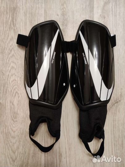 Щитки футбольные Nike Charge