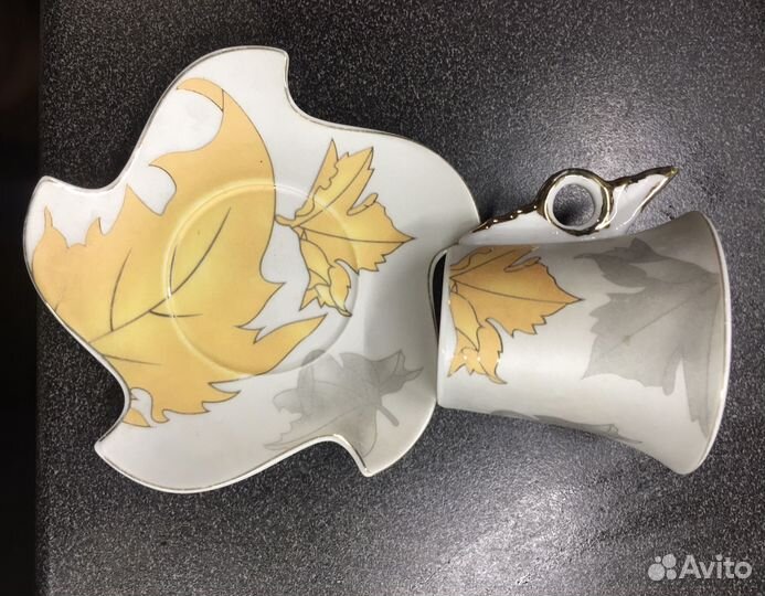 Кофейные чашечки с блюдечками