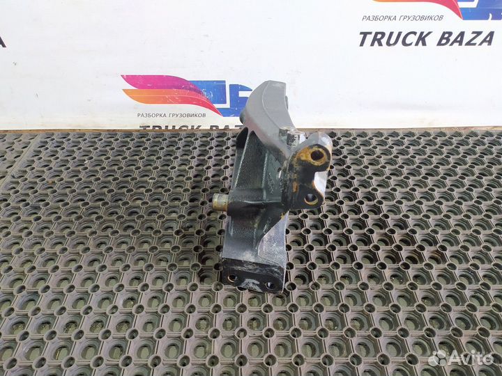 Кронштейн переднего бампера правый Scania 5-series