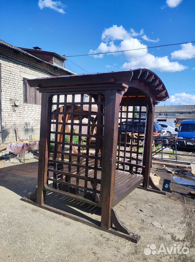 Пергола с качелью