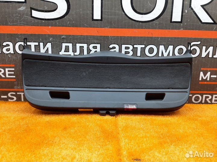 Обшивка двери багажника задняя Bmw 3-Series E91