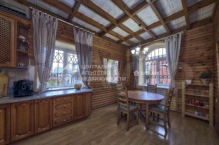 Дом 380 м² на участке 10 сот.