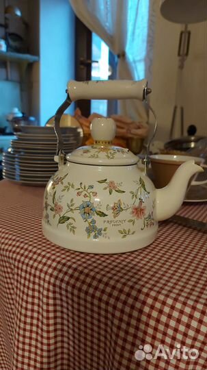 Чайник и кофейник, посуда