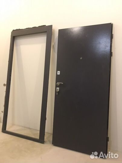 Продам входную дверь