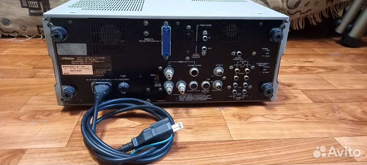 Студийный Victor BR-S611 professional S VHS