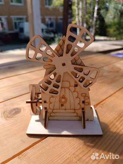 Конструктор Мельница из дерева, всё крутится:)