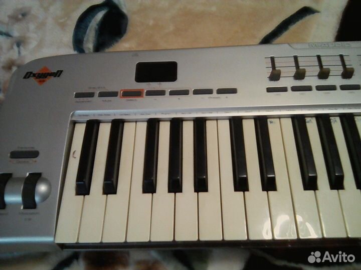 Синтезатор oxygen 49