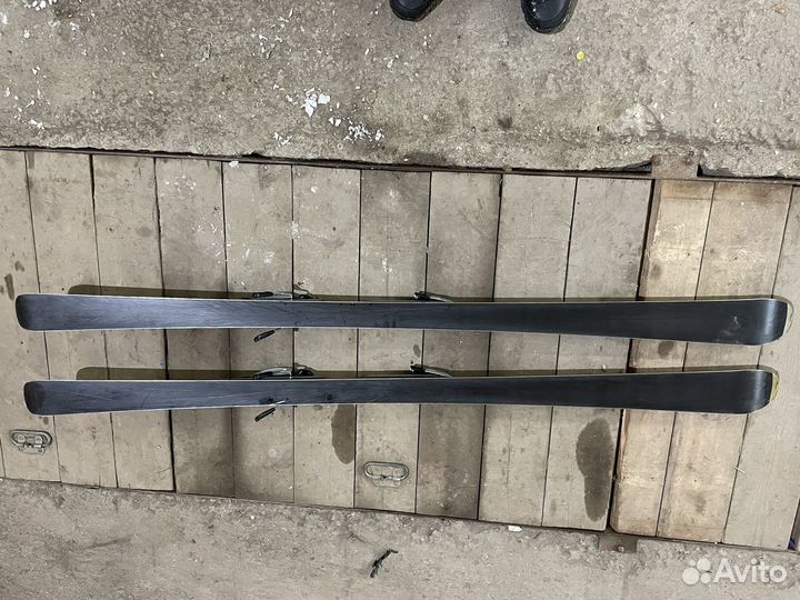 Комплект лыж с ботинками